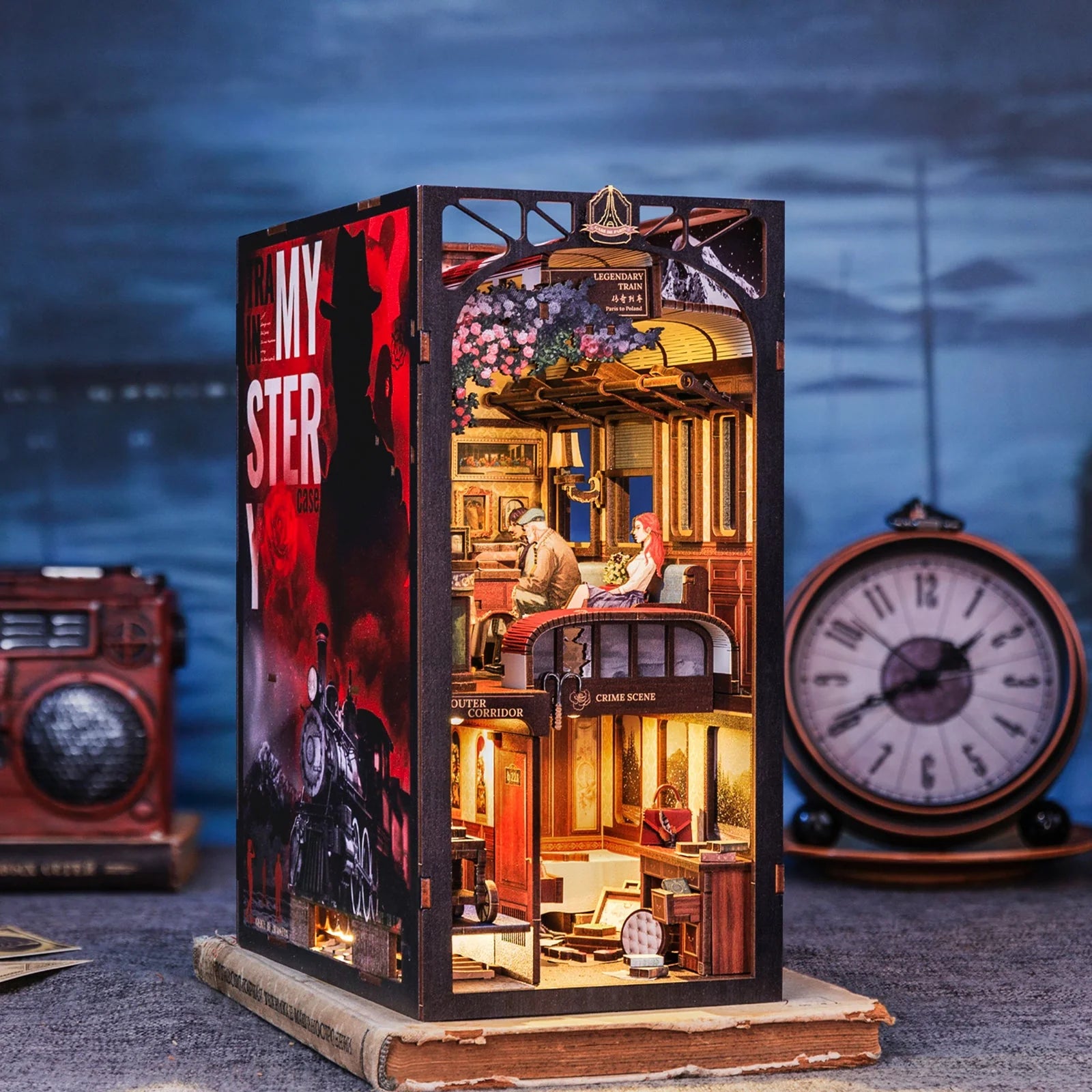 Mystery on the Train Book Nook DIY